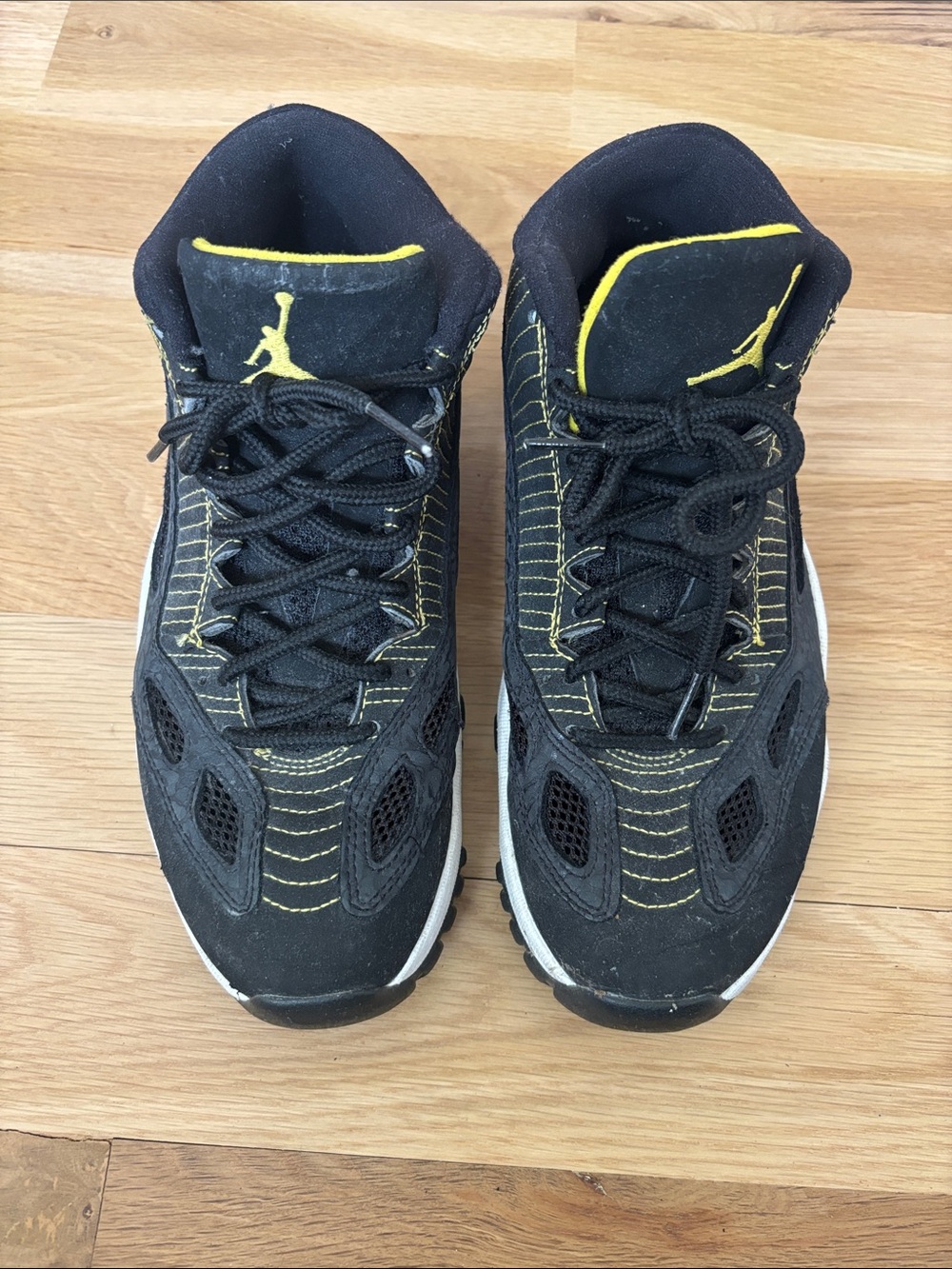 Jordan Men’s Black Sneakers with Yellow Accents size 8